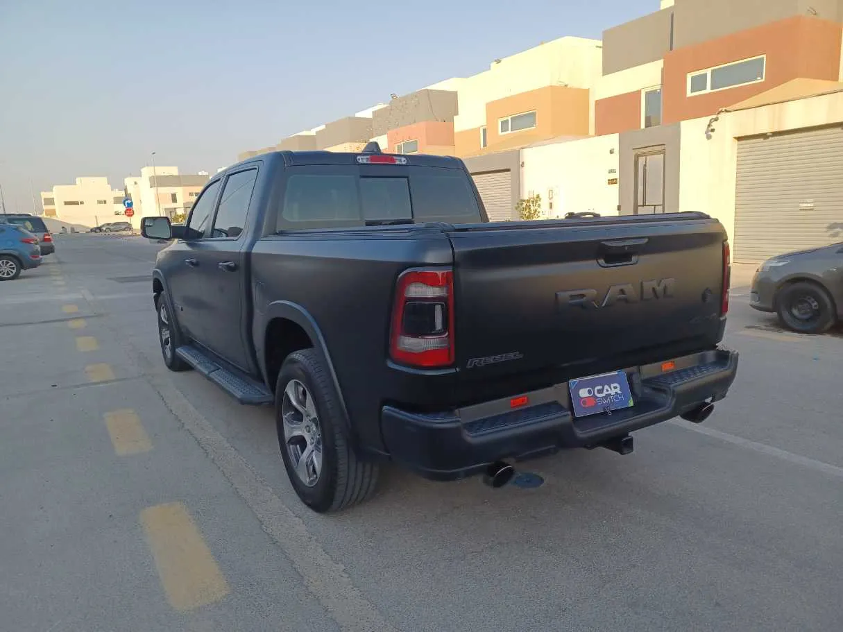 Car image 7