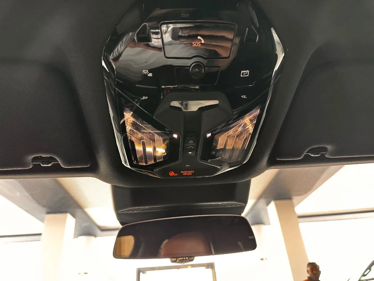 Car image 27