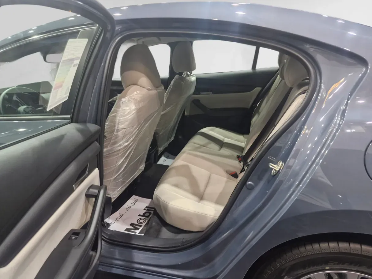 Car image 7