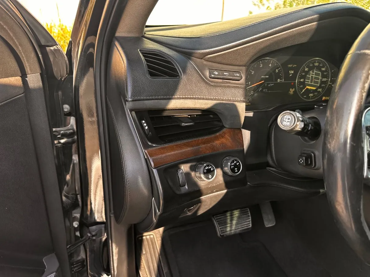 Car image 28
