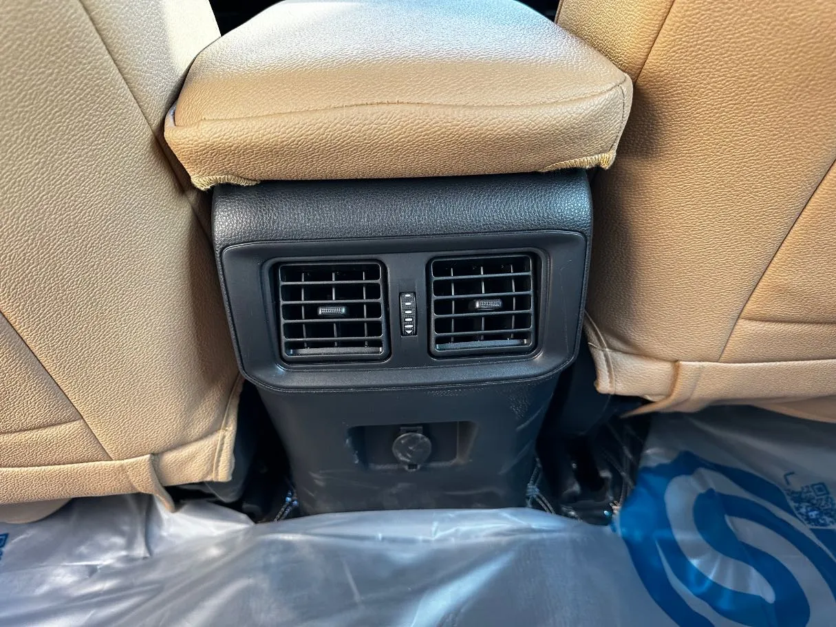 Car image 27