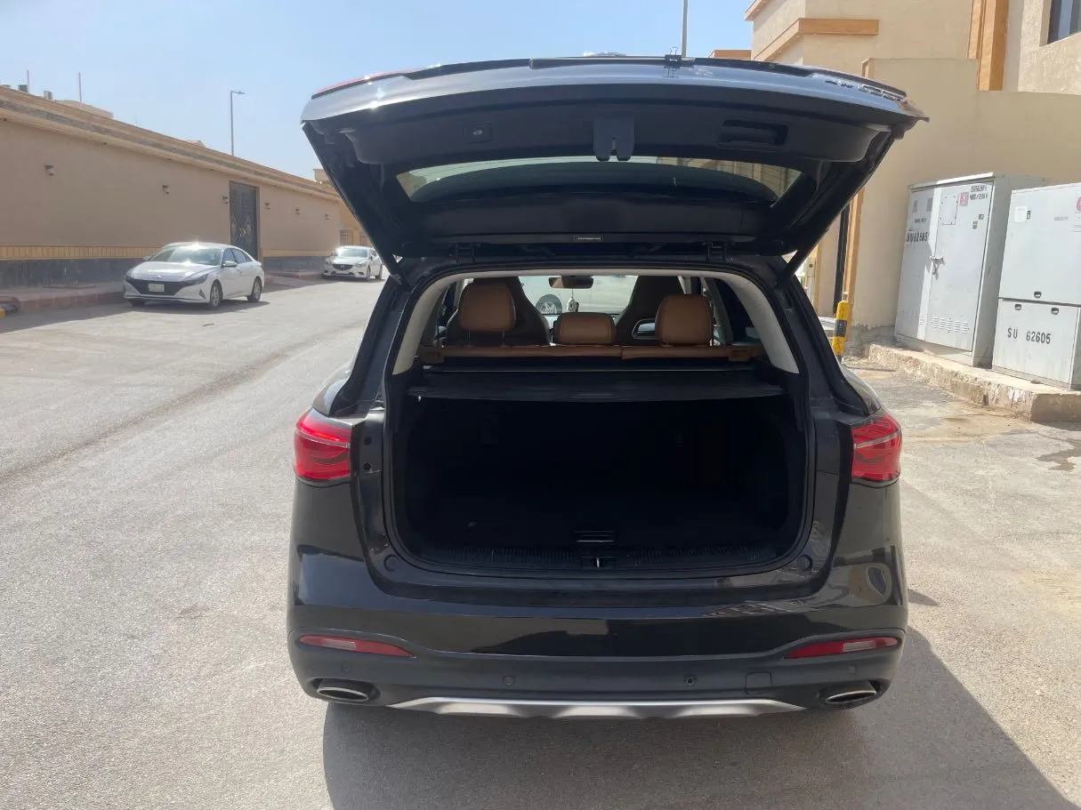 Car image 23
