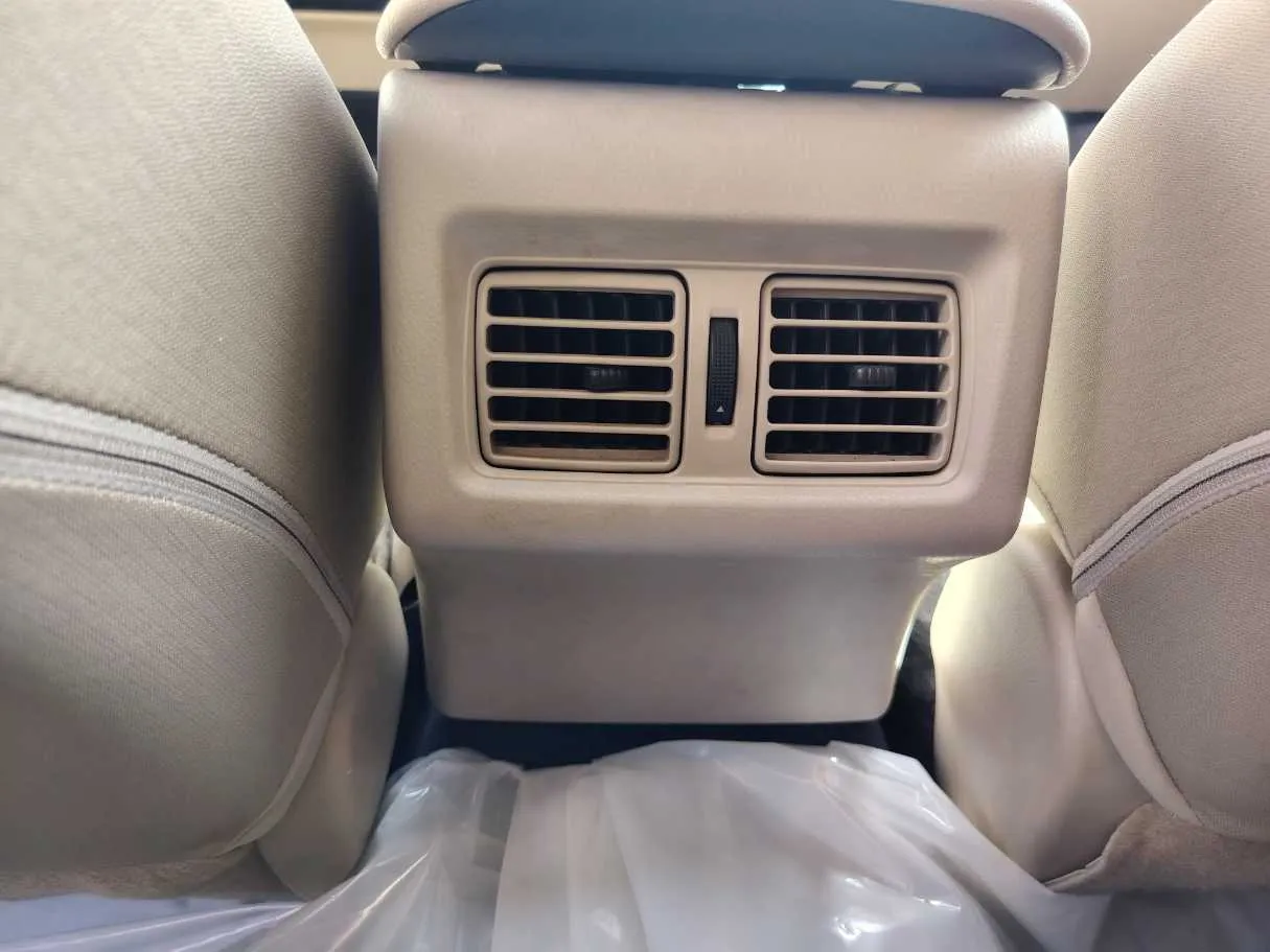 Car image 25