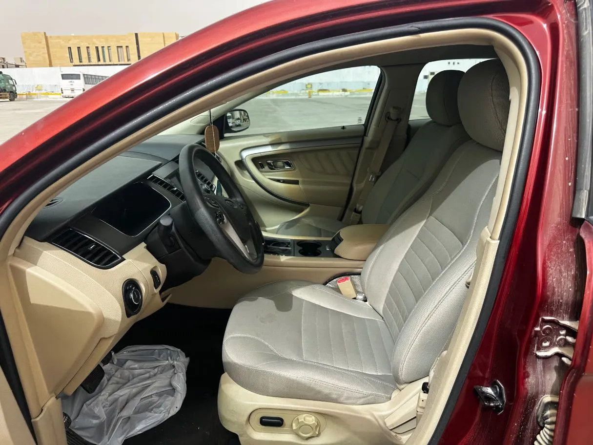 Car image 12