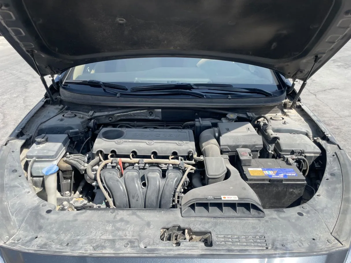 Car image 25