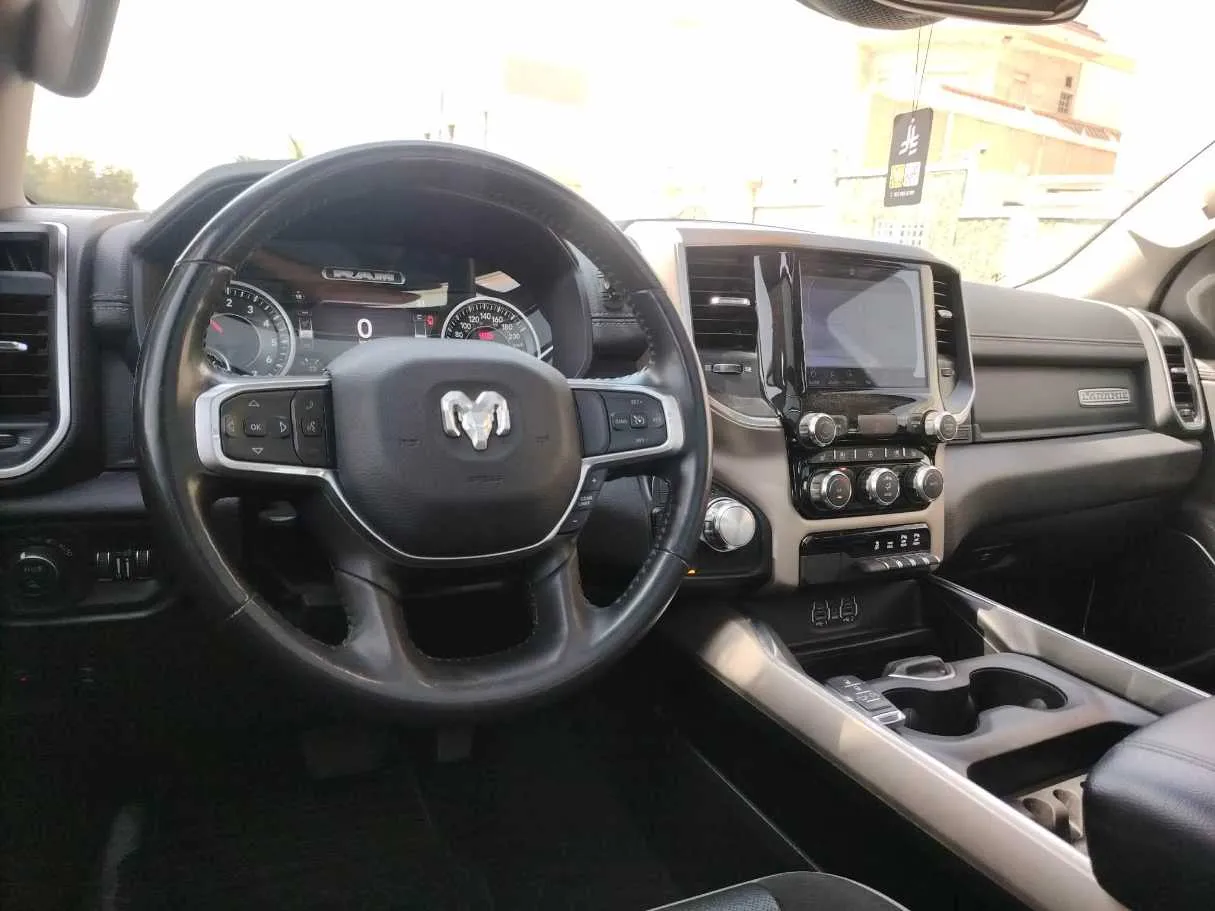 Car image 27