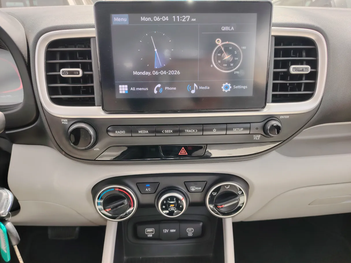 Car image 19