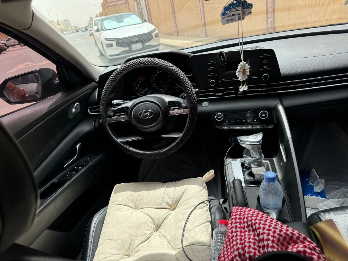 Car image 18