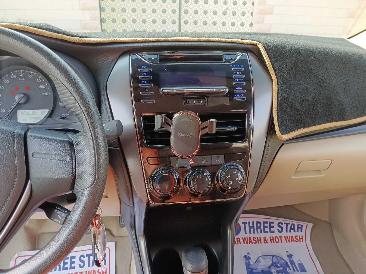 Car image 16