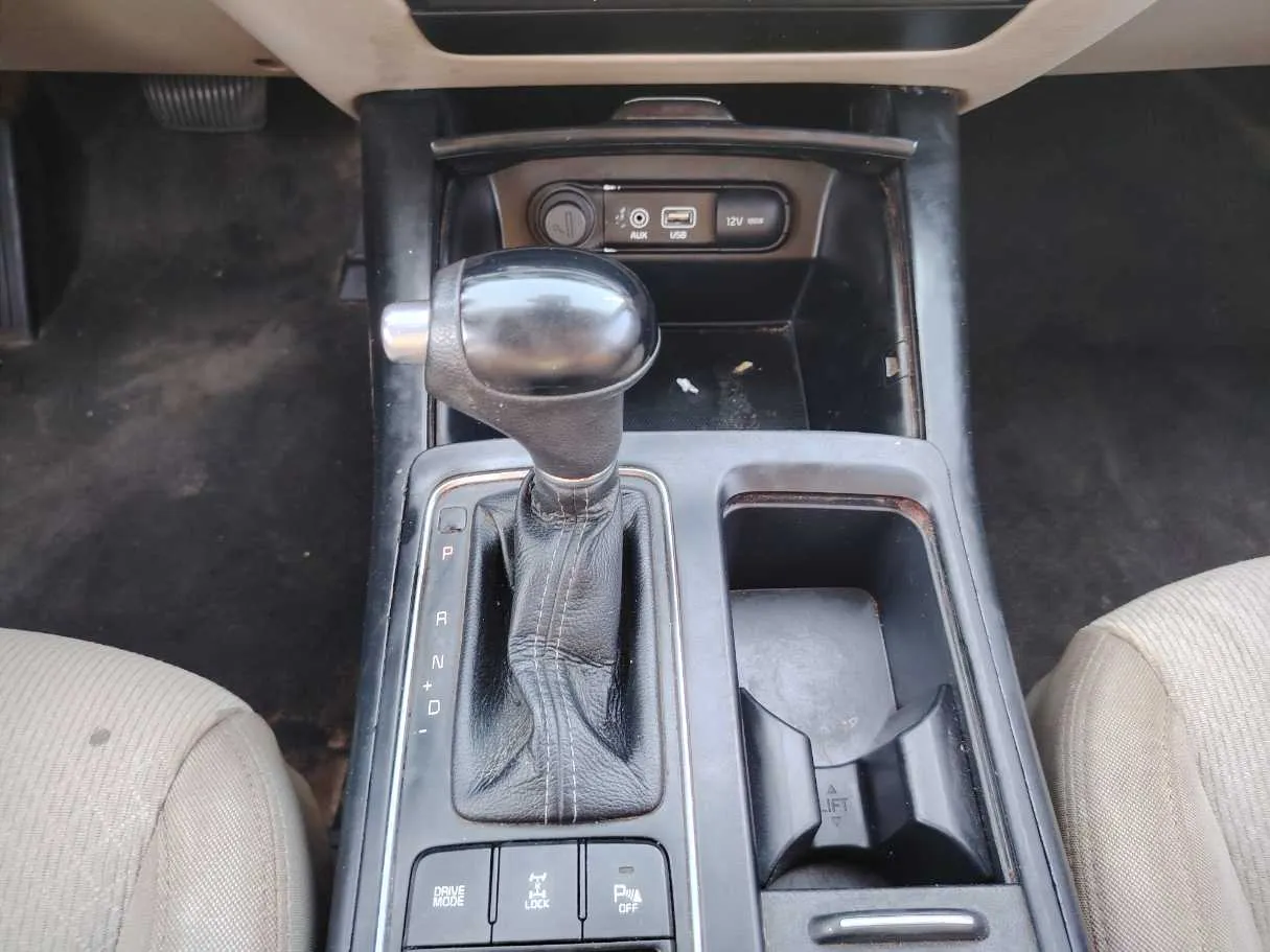 Car image 19