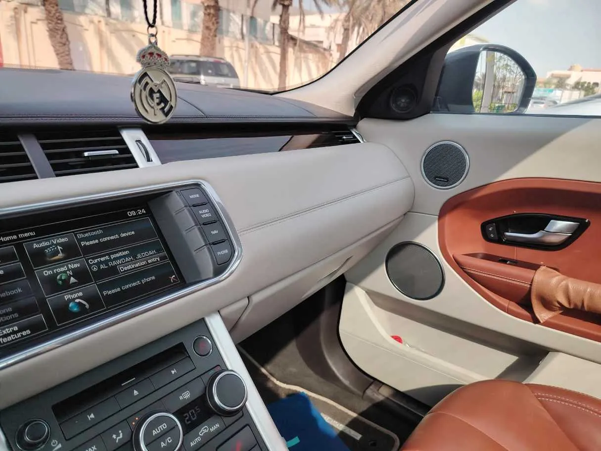 Car image 26