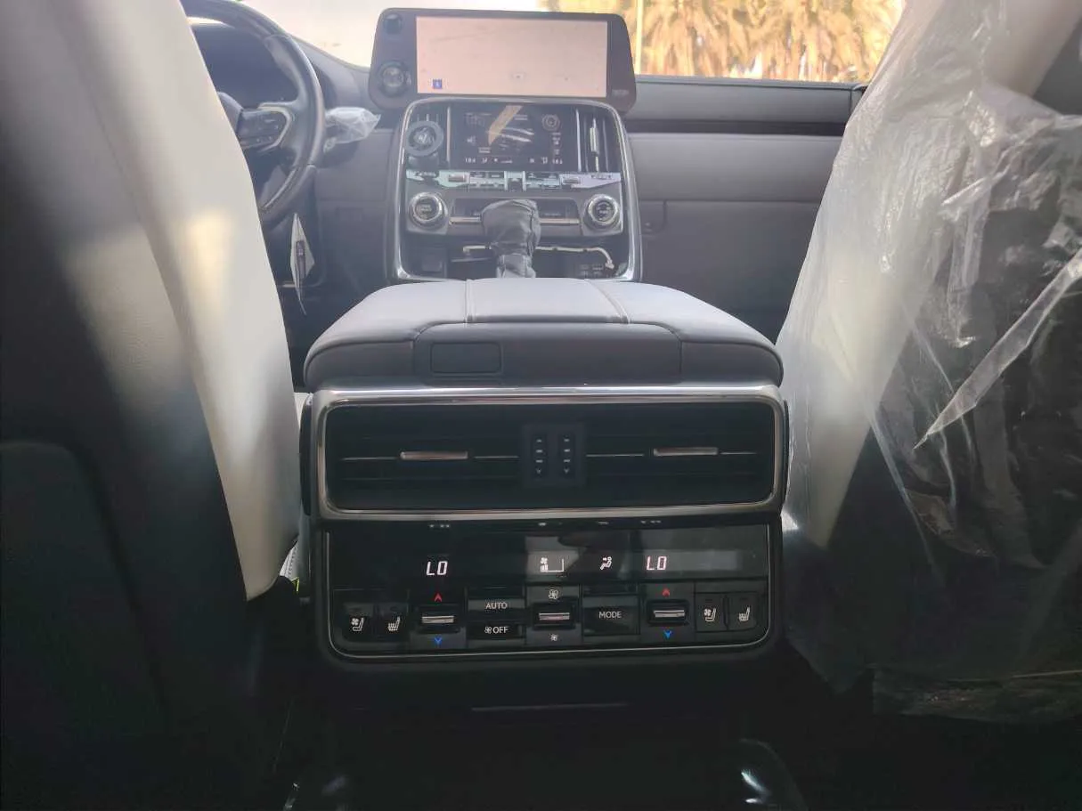 Car image 26