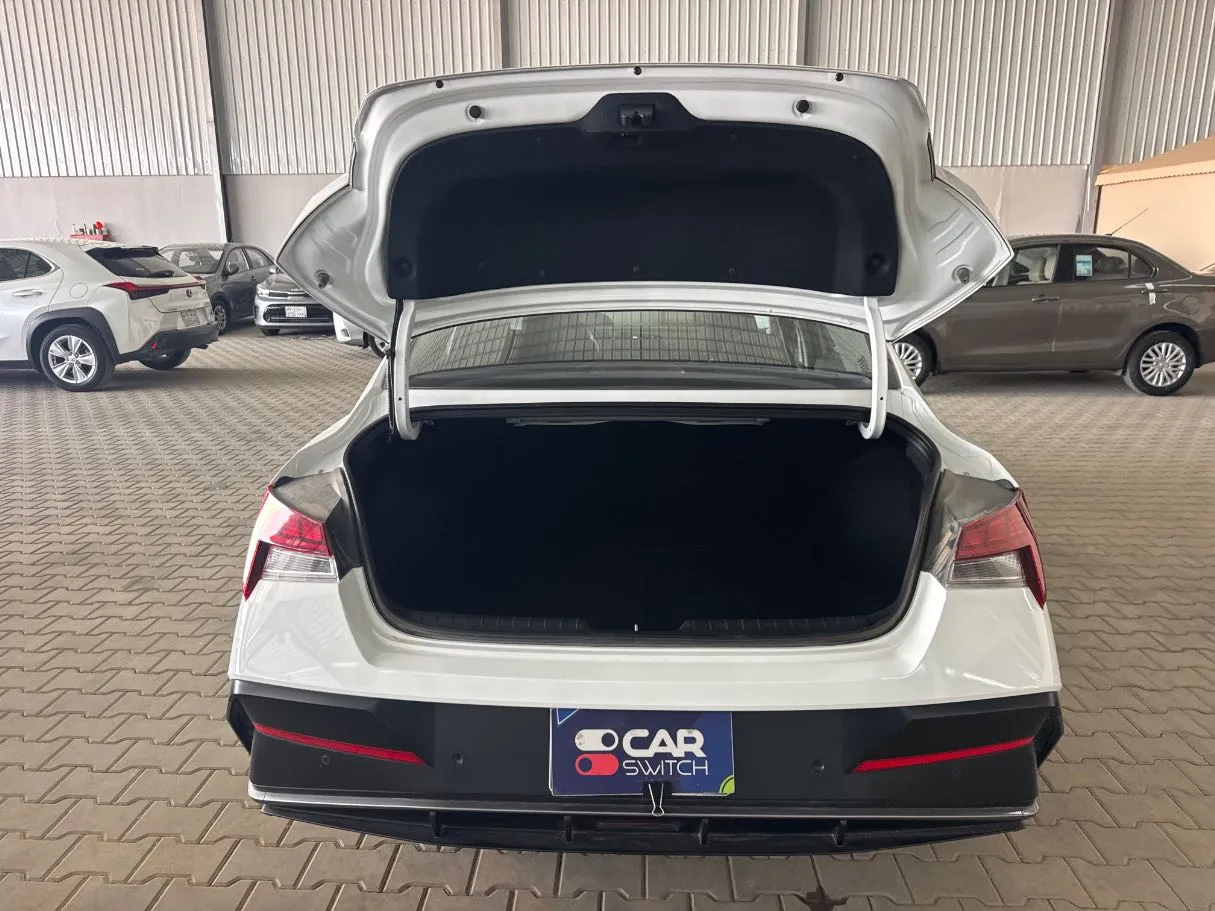 Car image 20