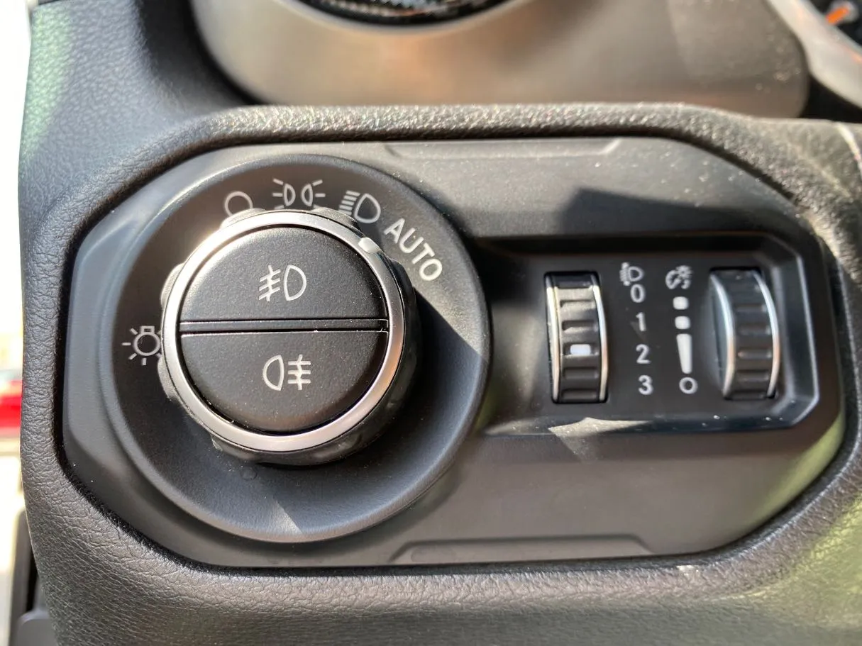 Car image 24