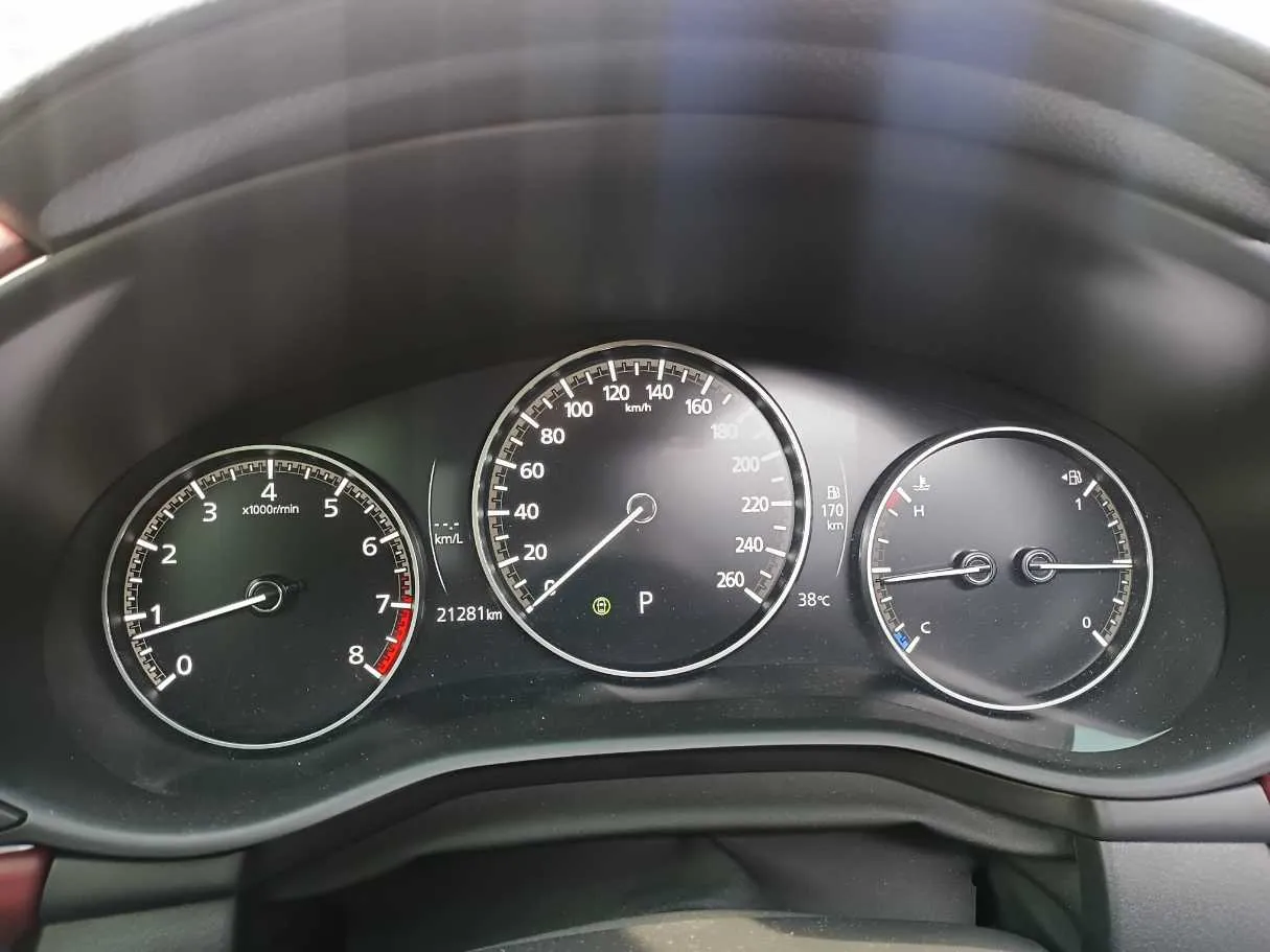 Car image 18