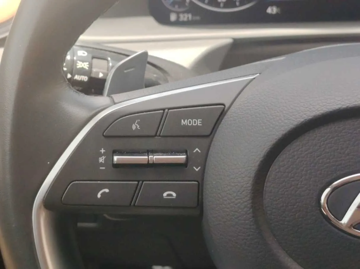 Car image 32