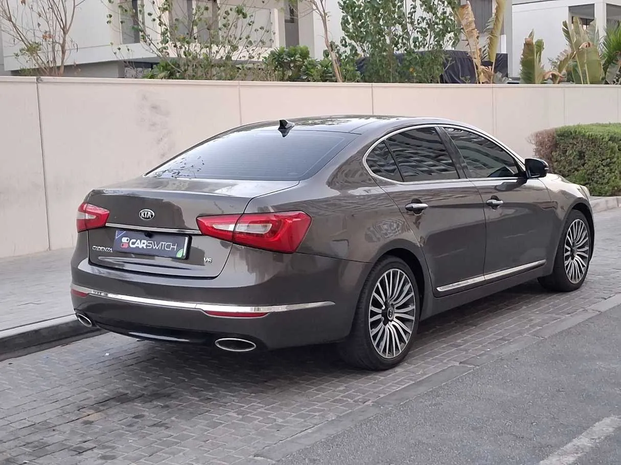 Car image 5