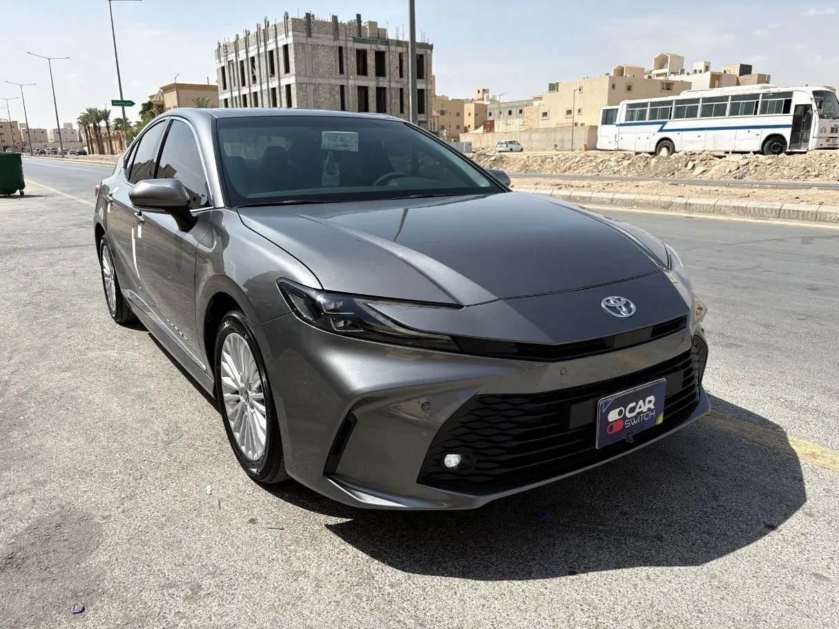 Car image 3