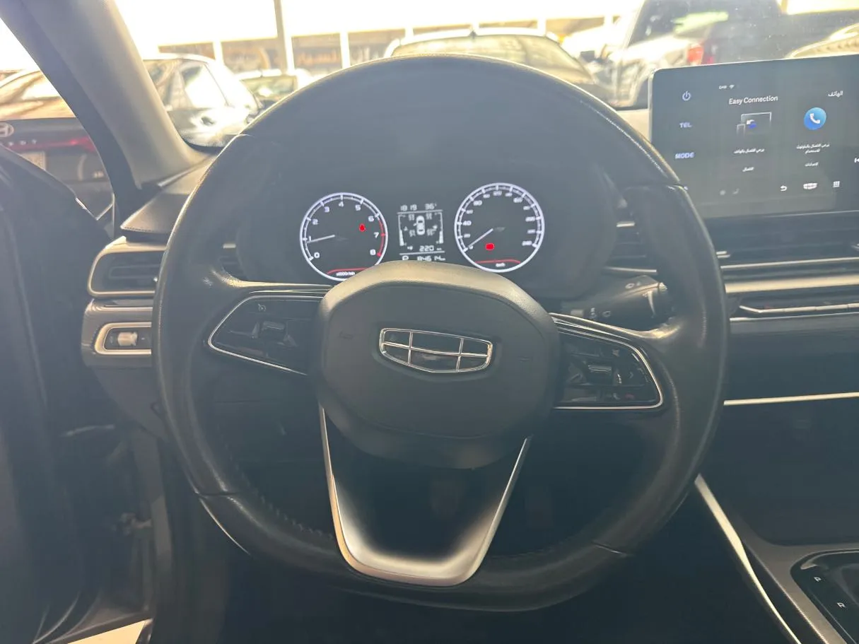 Car image 12