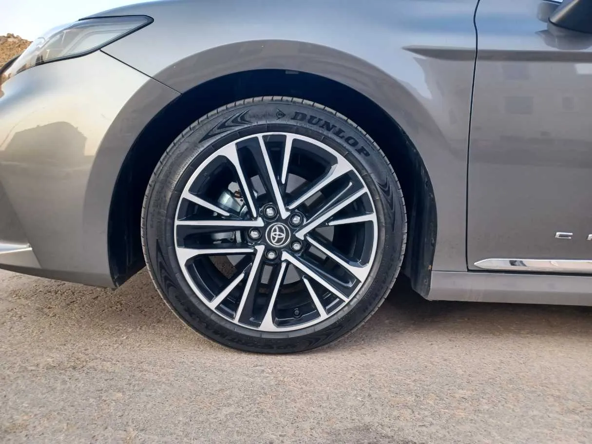 Car image 9