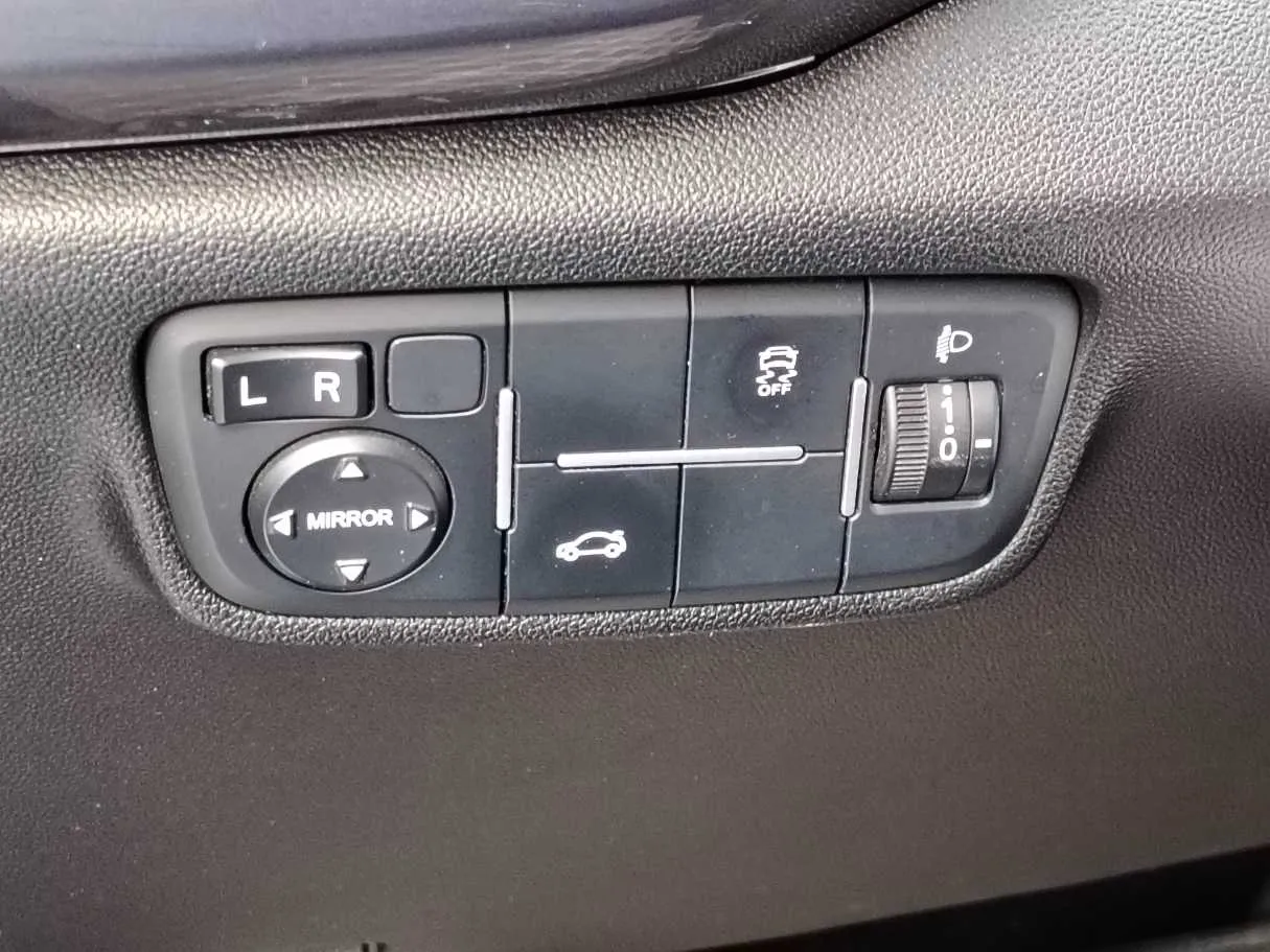 Car image 28