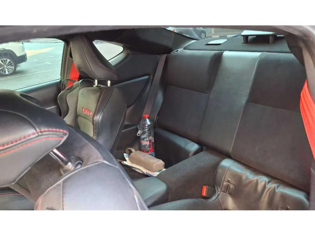 Car image 14