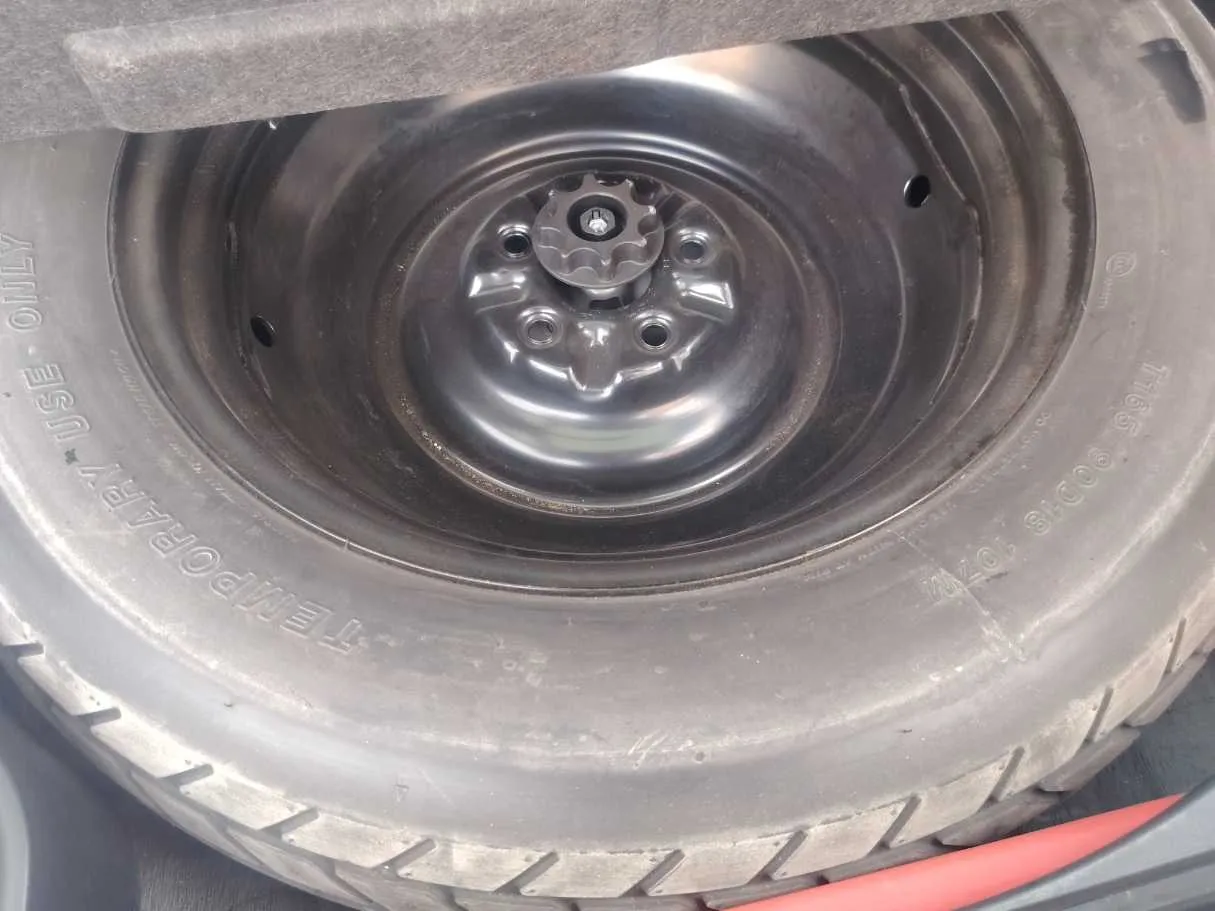 Car image 35