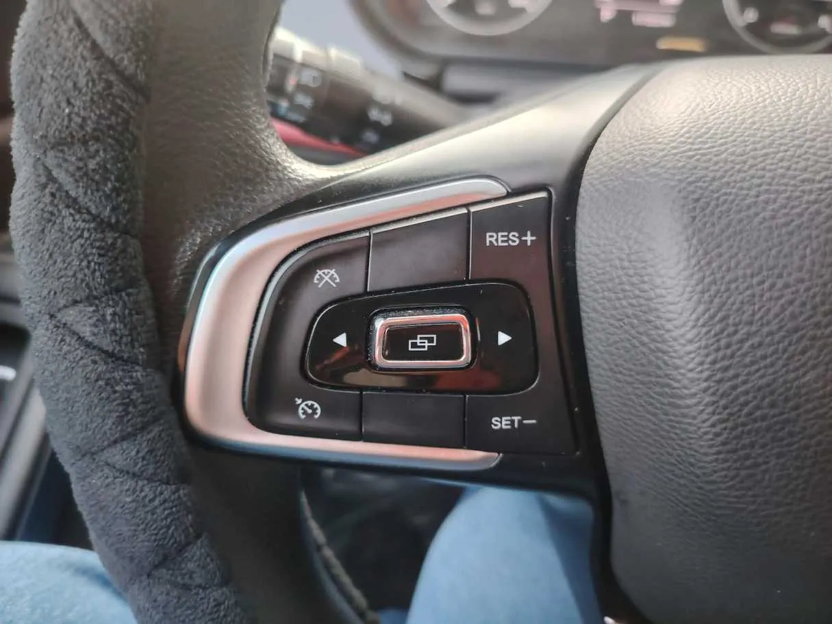 Car image 35