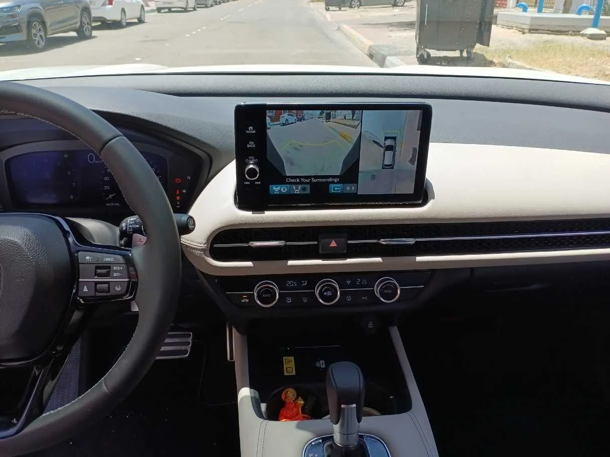 Car image 16