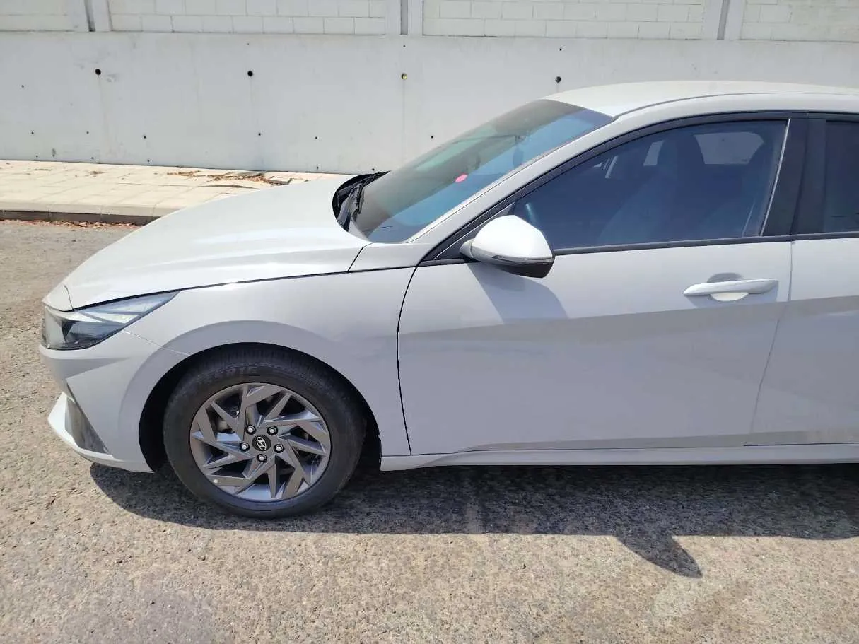 Car image 9
