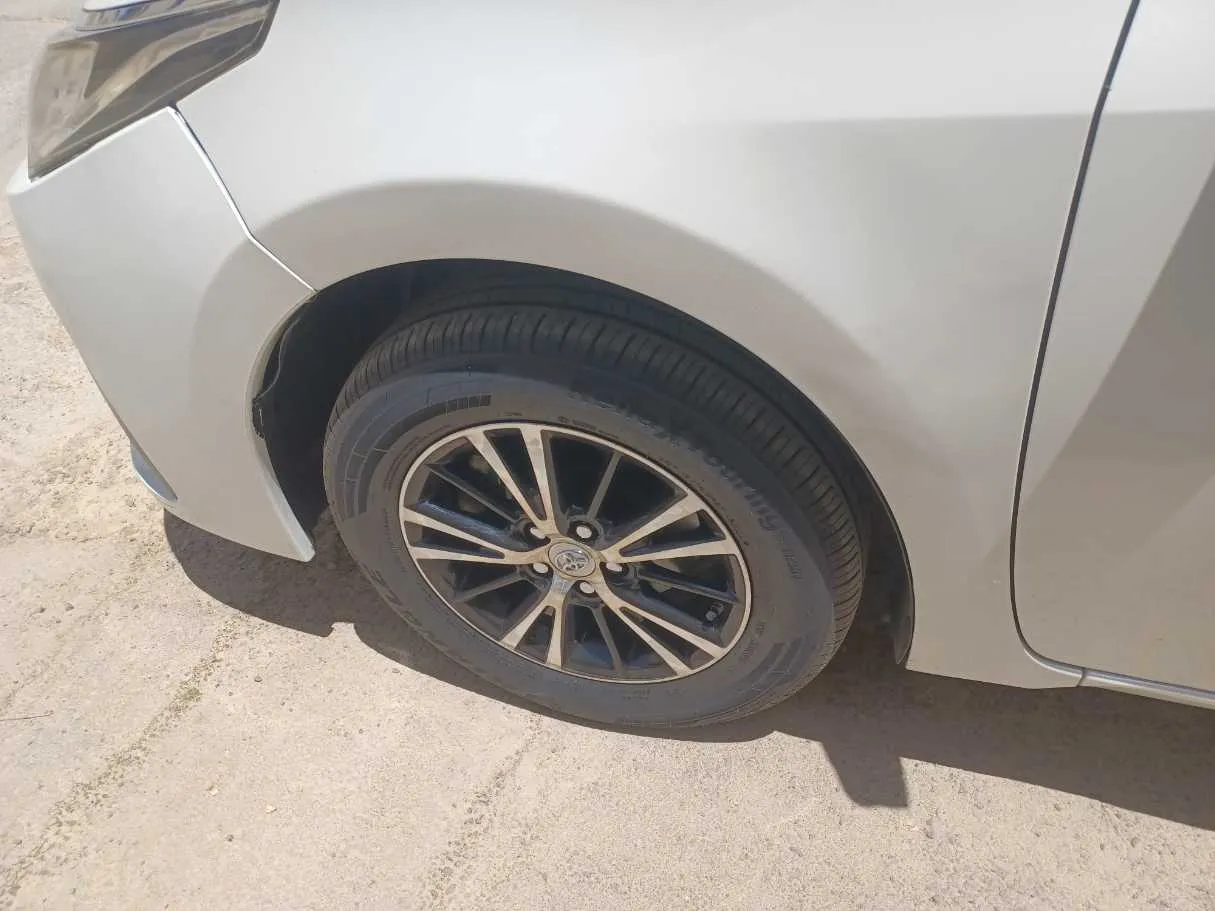 Car image 9