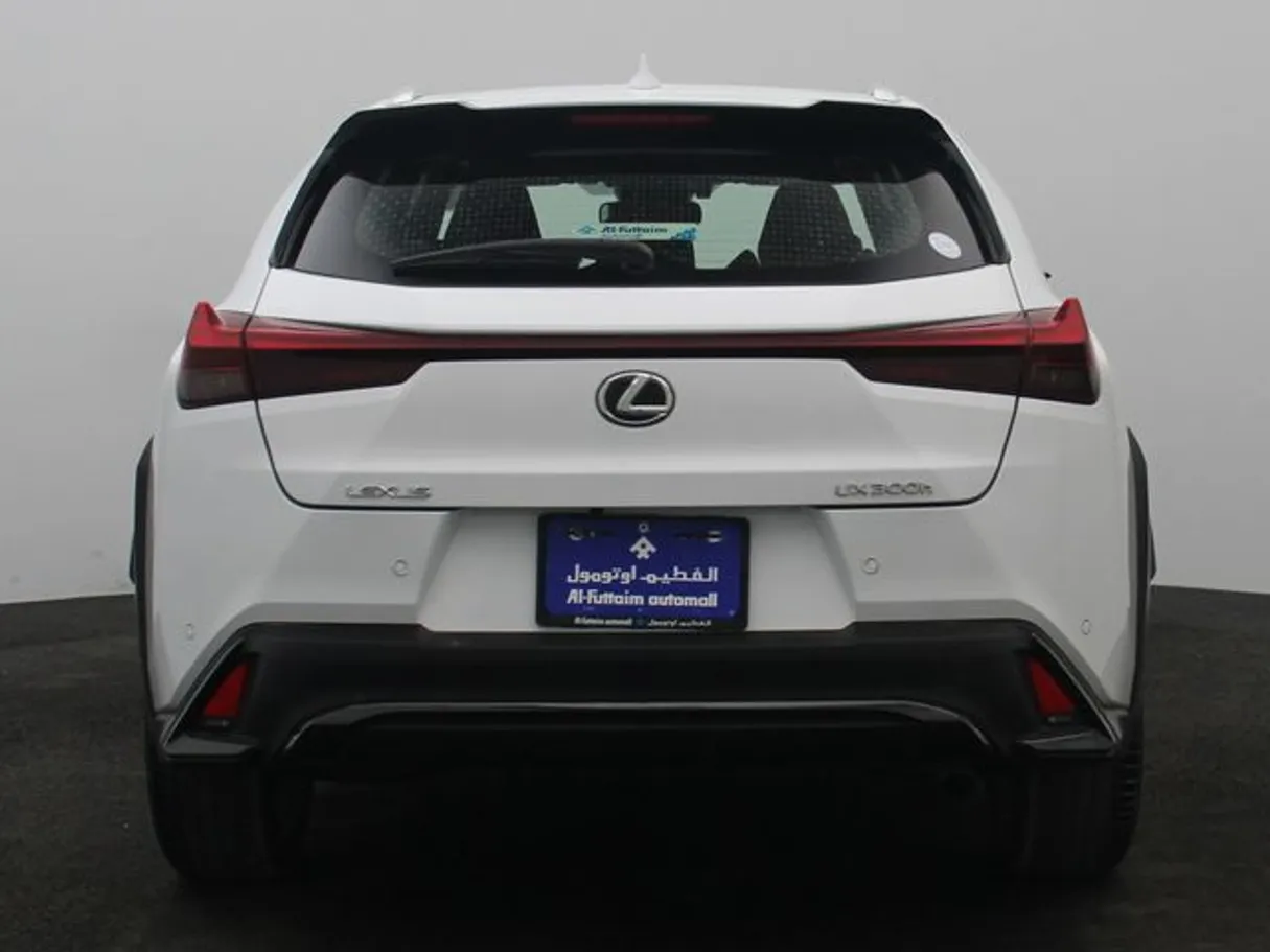 Car image 12