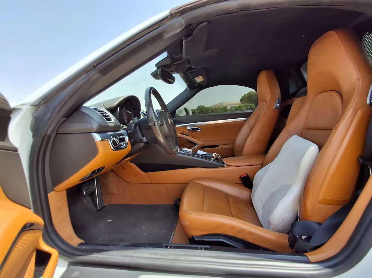Car image 12