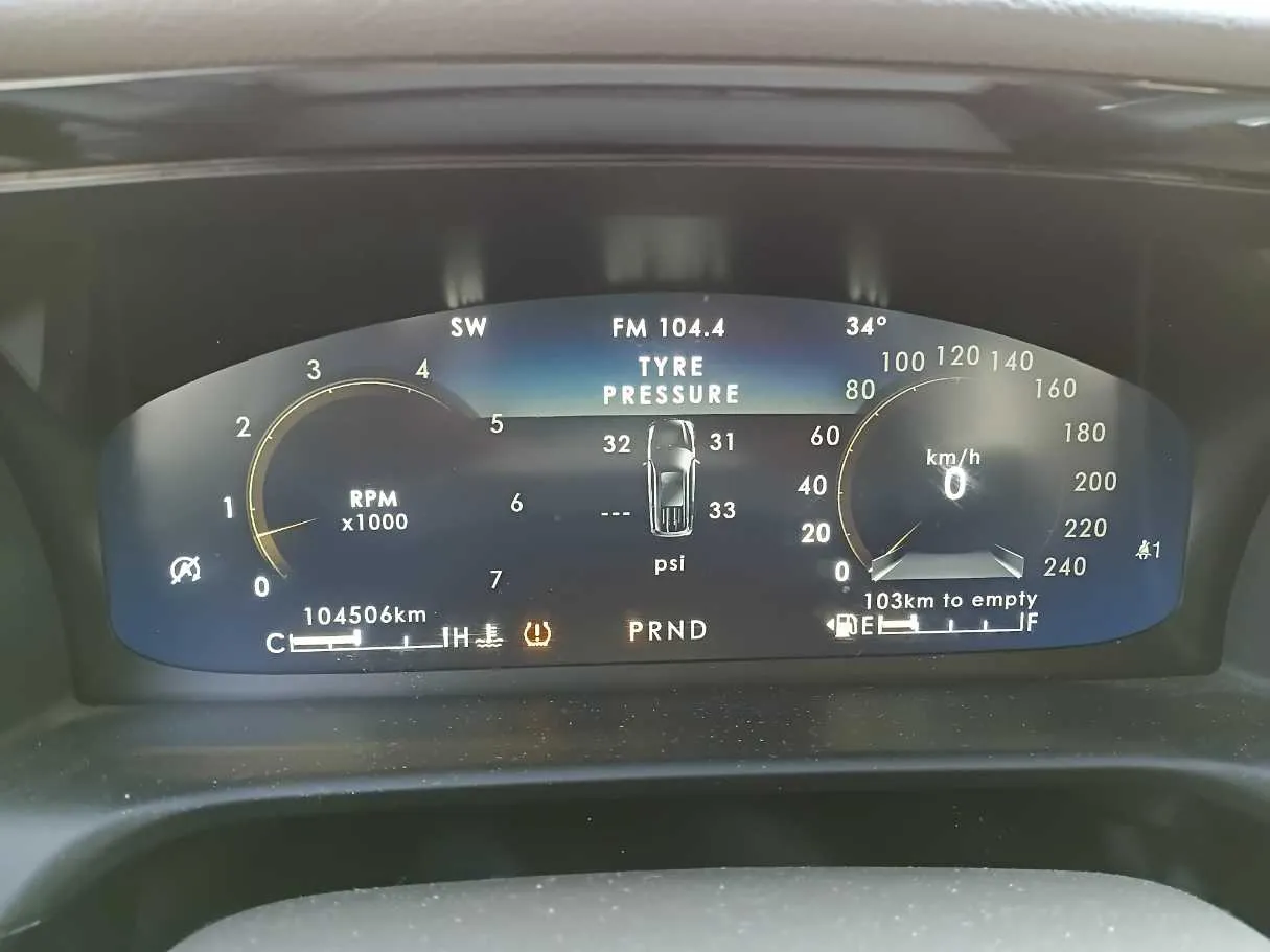 Car image 19