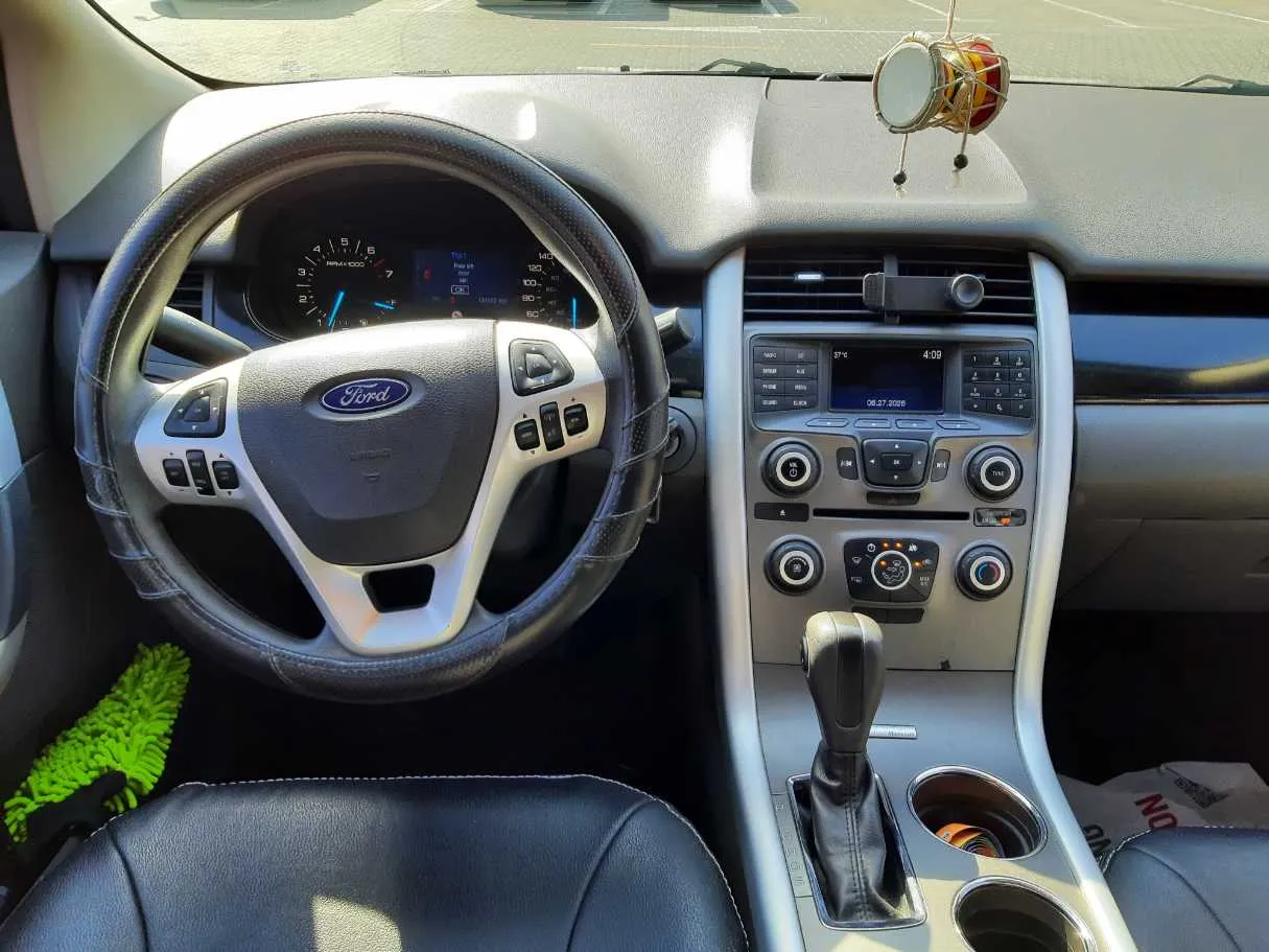 Car image 17