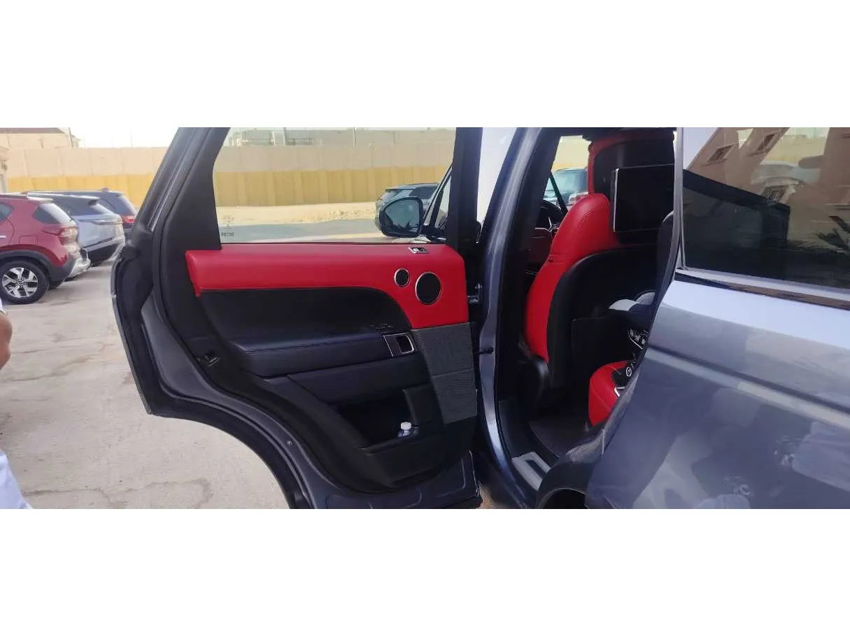 Car image 11