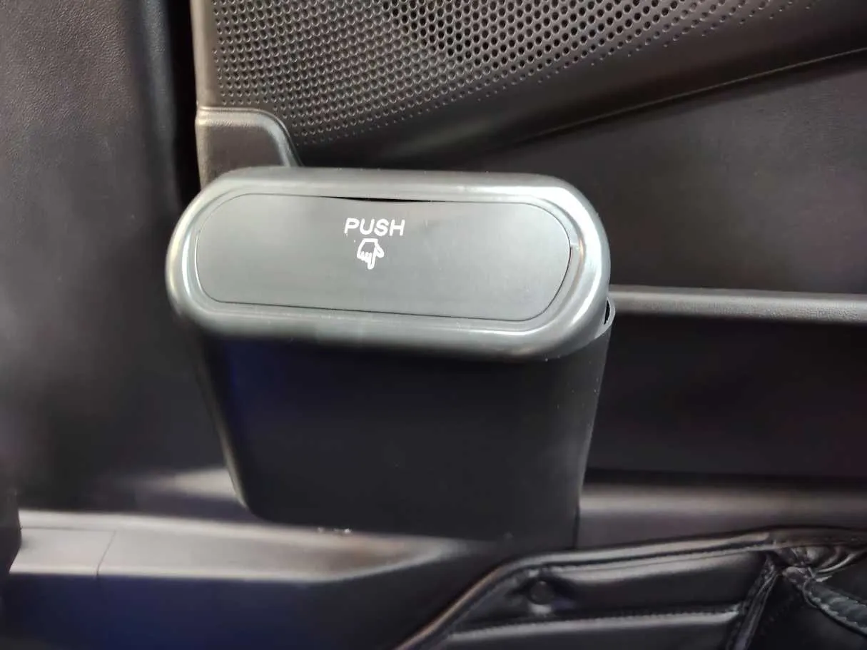 Car image 25