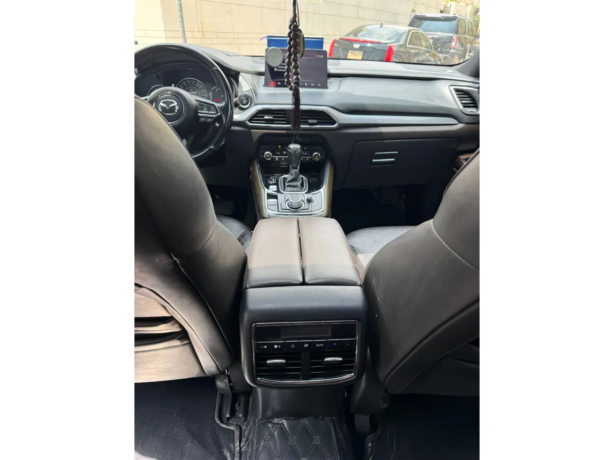 Car image 18