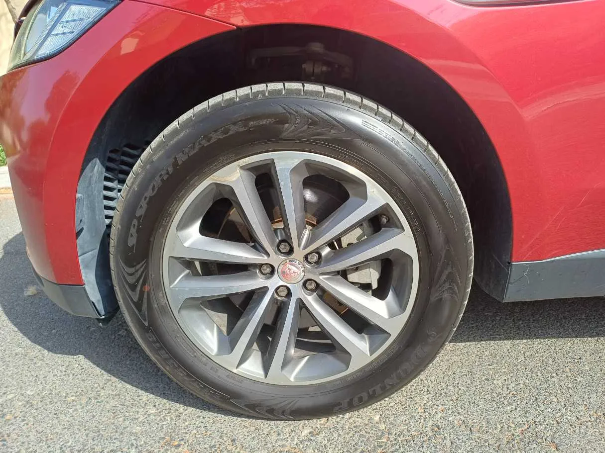 Car image 9