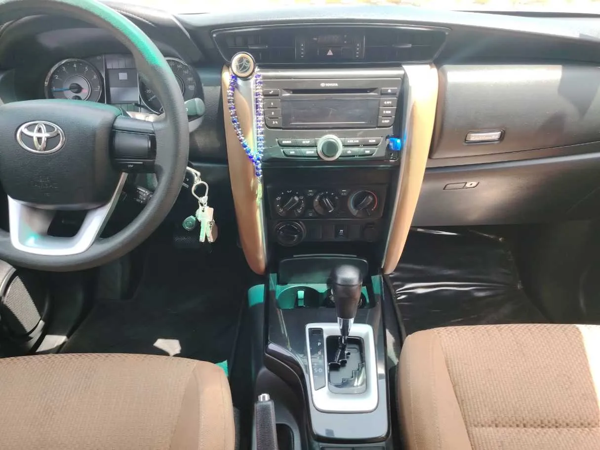 Car image 17