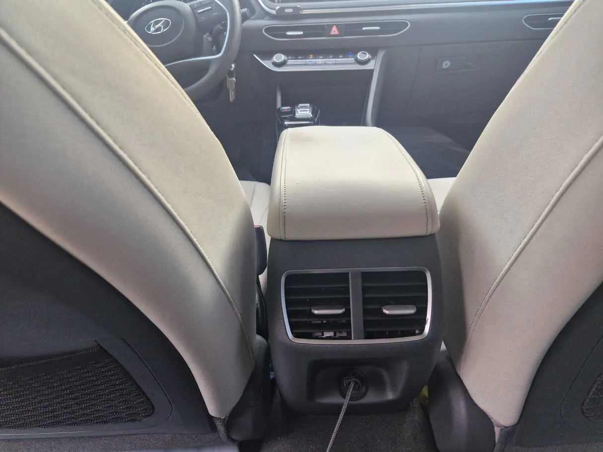 Car image 20