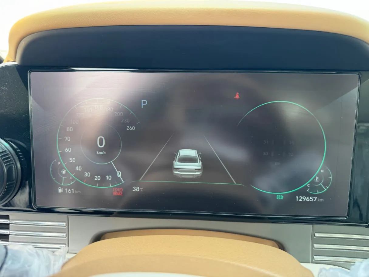 Car image 18