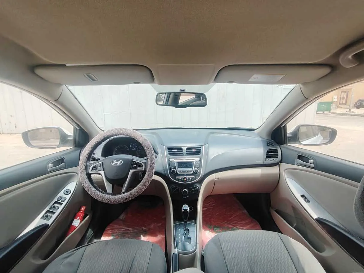 Car image 18