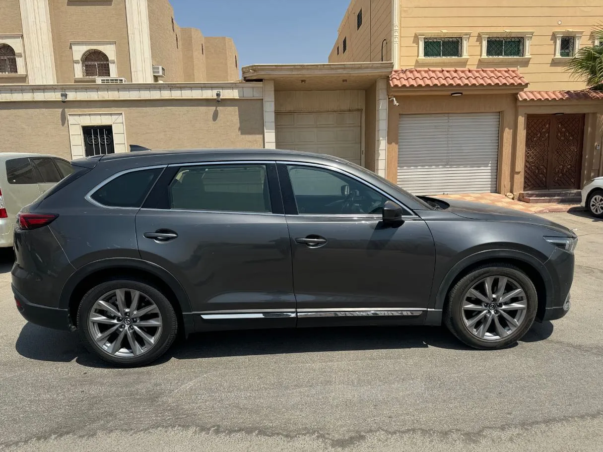 Car image 4
