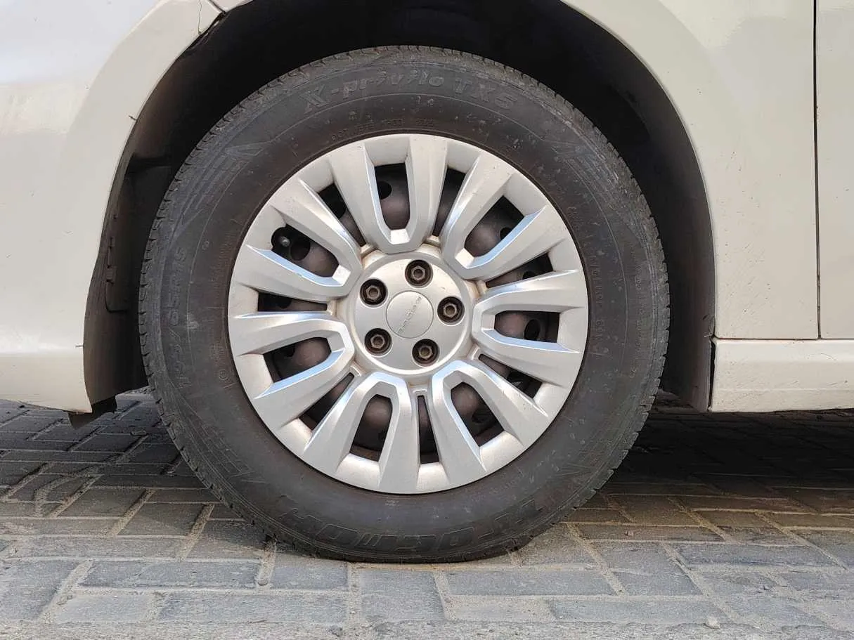 Car image 10