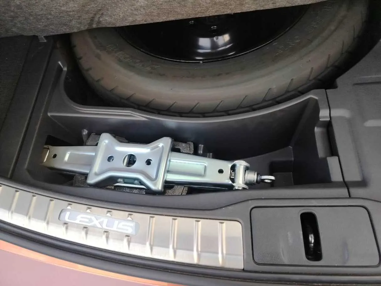 Car image 46