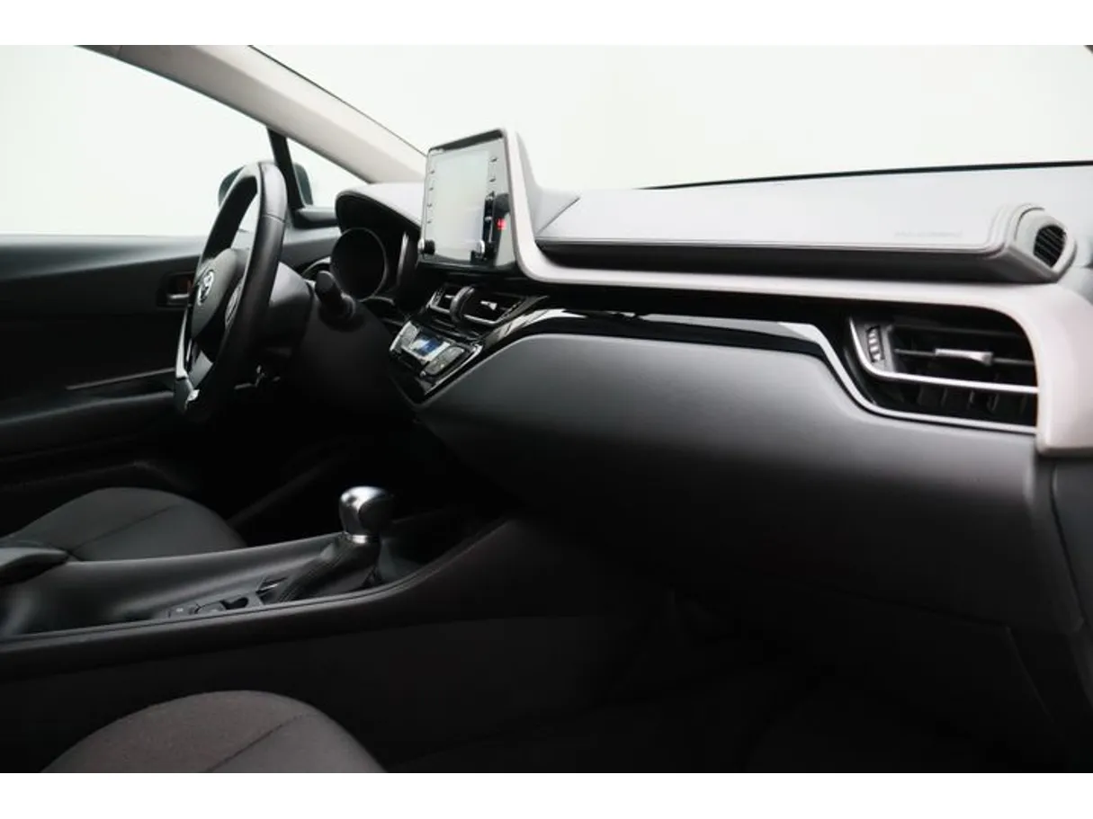 Car image 10