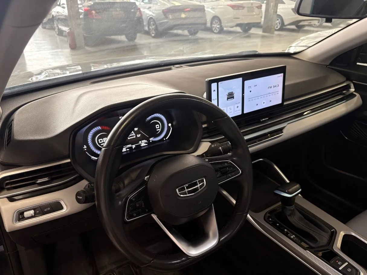 Car image 11