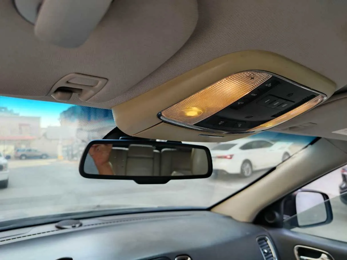 Car image 38