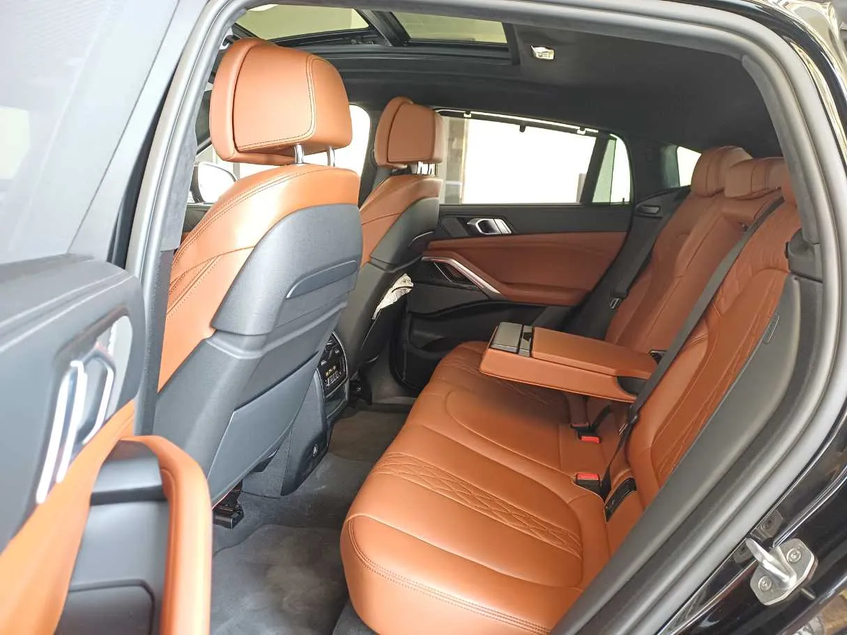 Car image 13